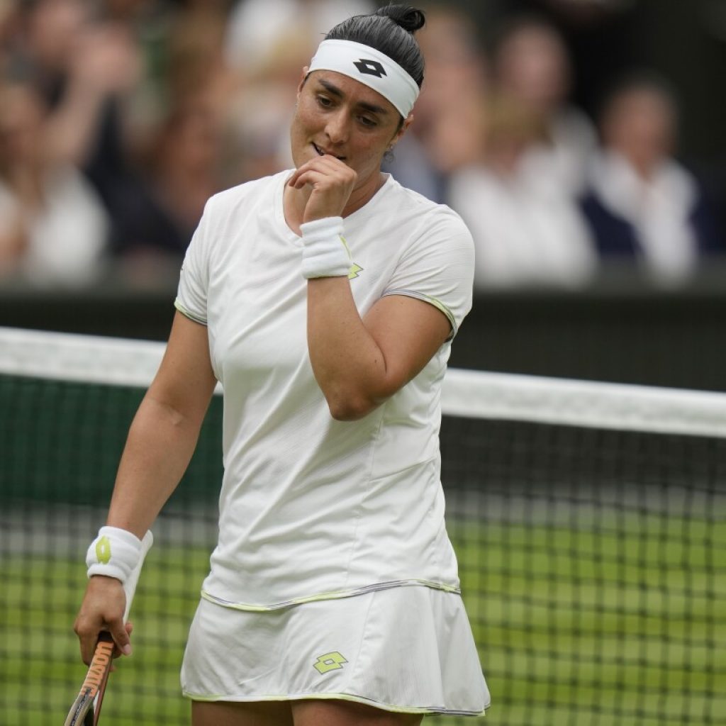 Marketa Vondrousova defeats Ons Jabeur 6-4, 6-4 to win the Wimbledon women’s championship | AP News