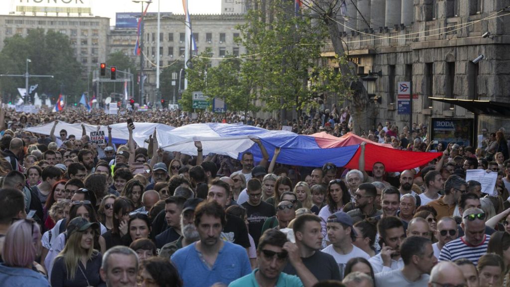 Serbia’s president promises early election amid large protests against his populist rule | AP News