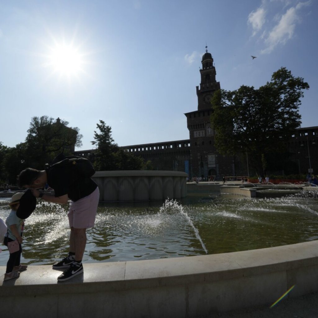 People and pets seek shade and cool as Europe sizzles under heat wave that’s only going to get worse | AP News