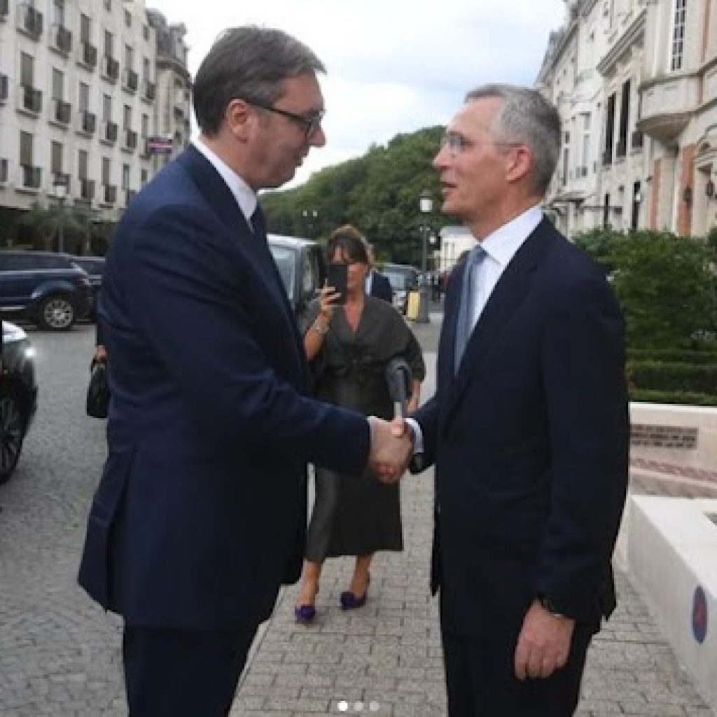 Stoltenberg pozvao na smanjenje tenzija, Vučić ga zamolio da osigura bezbednost Srbima