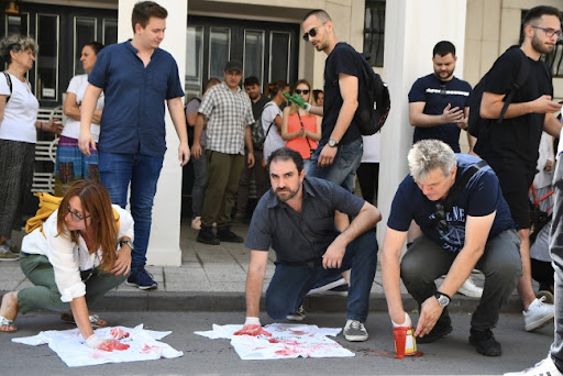 Održan protest u Novom Sadu povodom godišnjice prebijanja građana ispred Skupštine Vojvodine