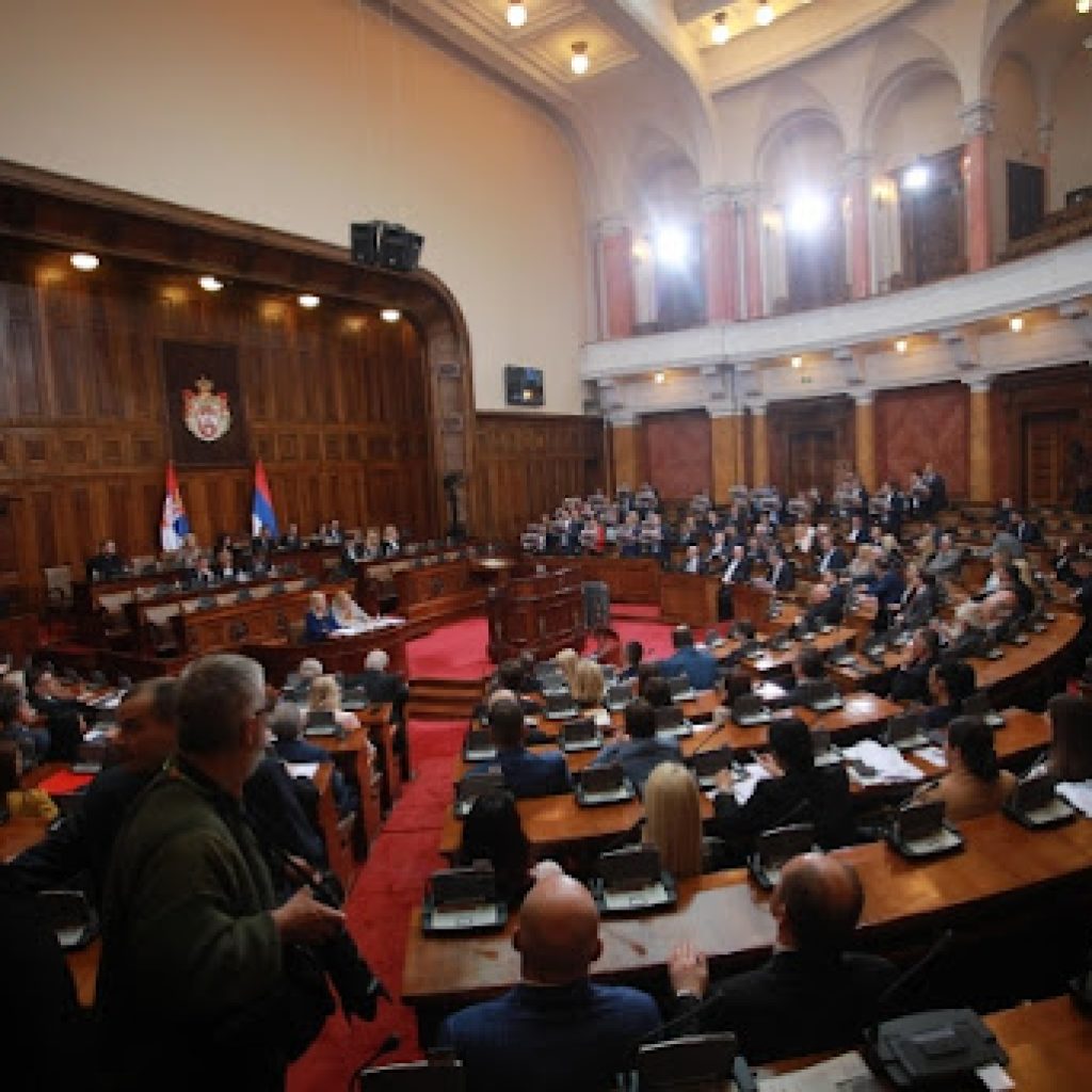 U Skupštini Srbije usvojene dopune Zakona o ozakonjenju i registar majki koje će dobiti pomoć