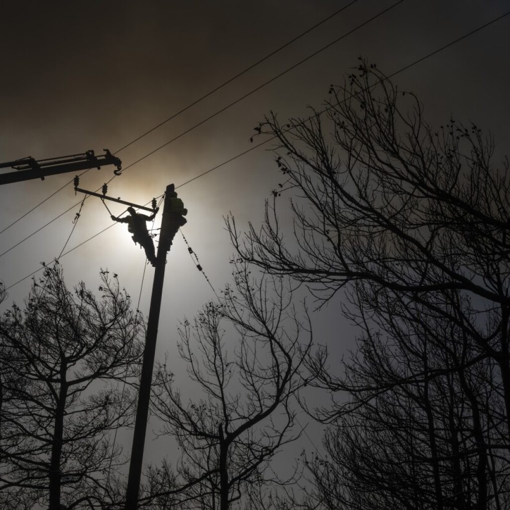 Greek wildfires reach the outskirts of Athens. EU agency records a huge spike in carbon emissions | AP News