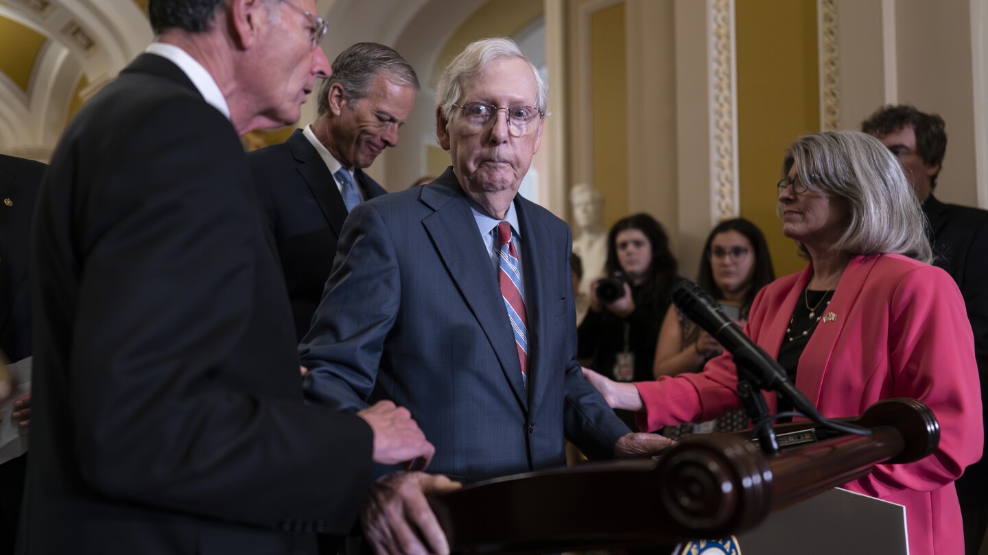 Mitch McConnell briefly leaves news conference after freezing up mid-sentence | AP News