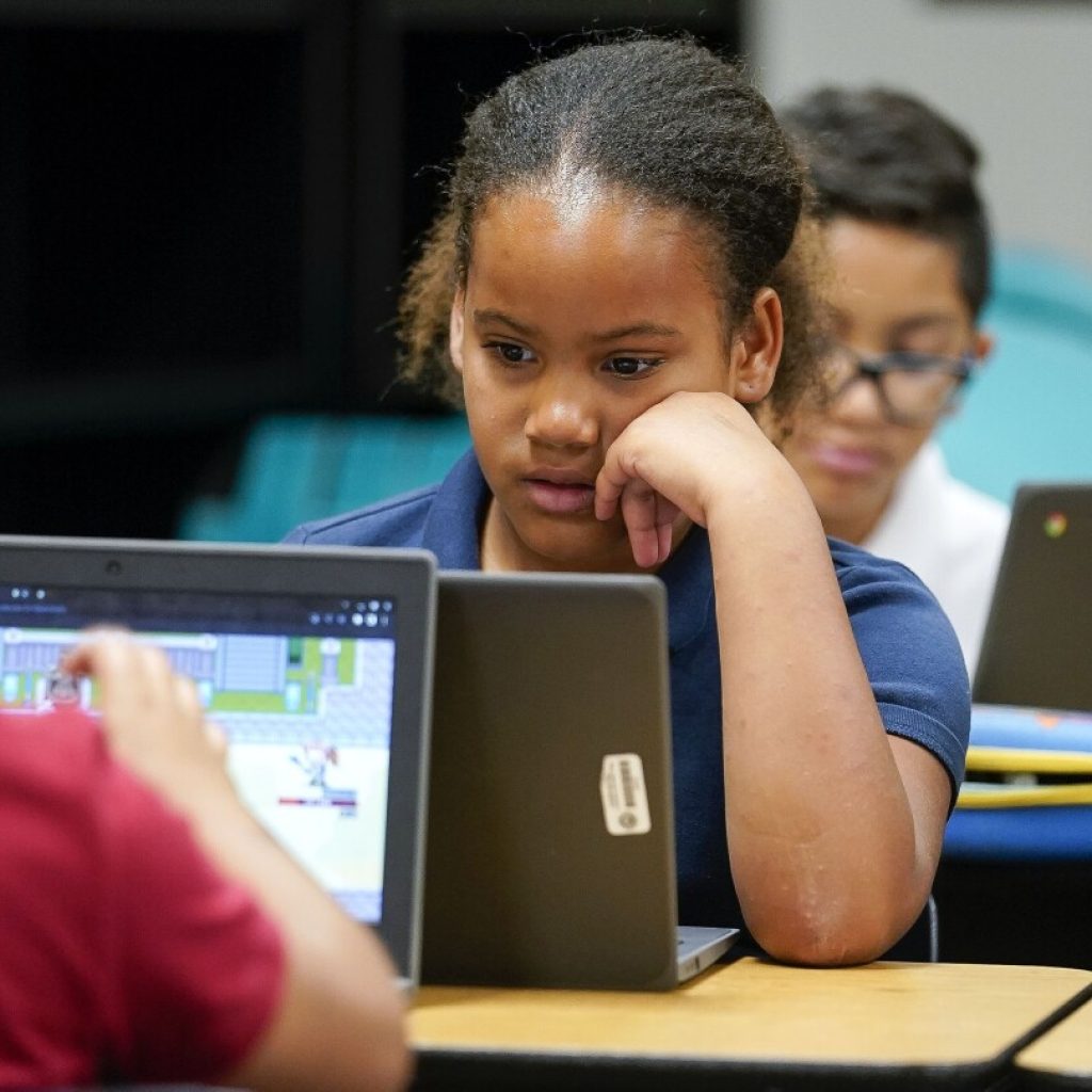 Schools lost track of homeless kids during the pandemic. Many face a steep path to recovery | AP News