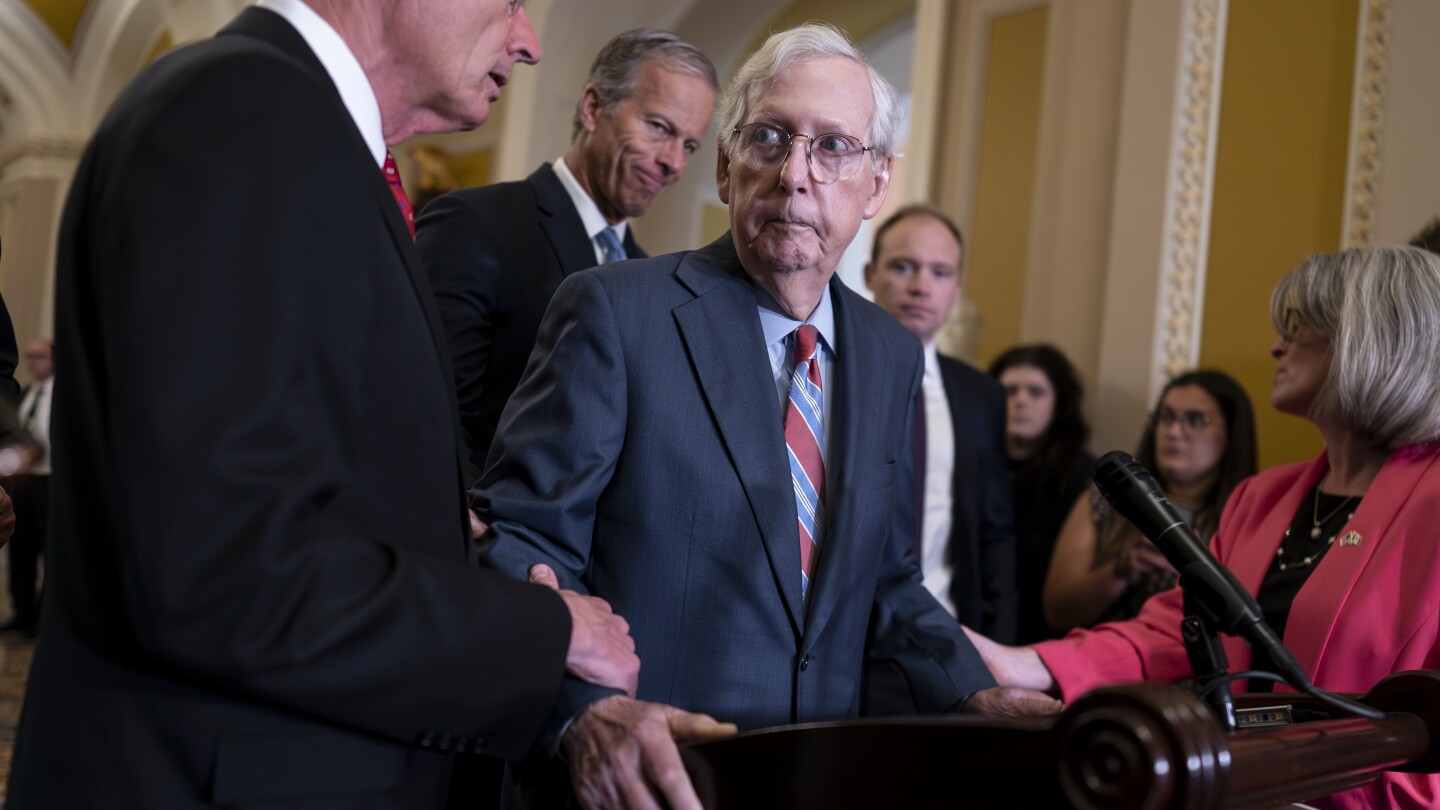 Sen. Mitch McConnell plans to serve full term as leader despite health concerns | AP News