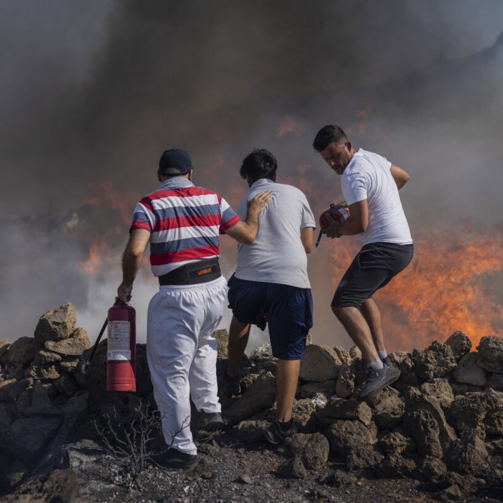 Heat and wildfires put southern Europe’s vital tourism earnings at risk | AP News