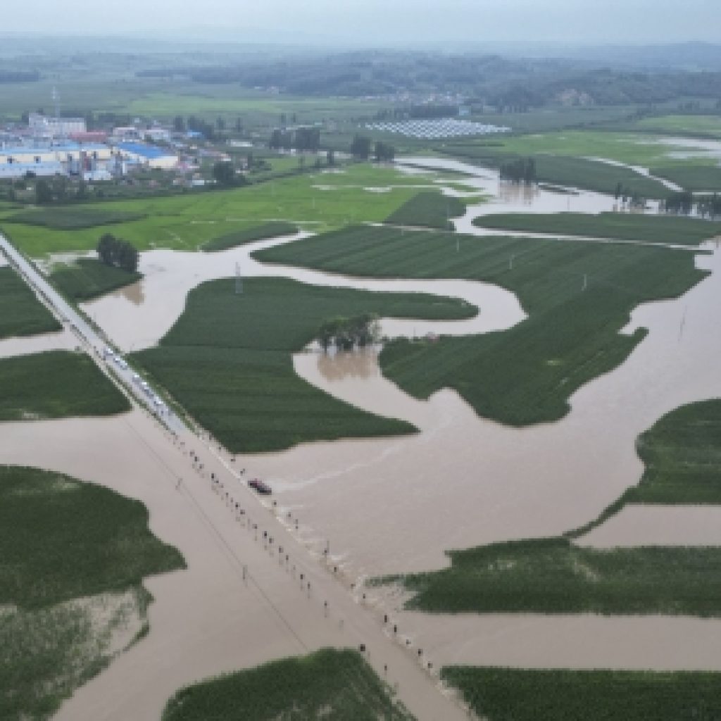 Raste broj poginulih i nestalih osoba u poplavama u Kini