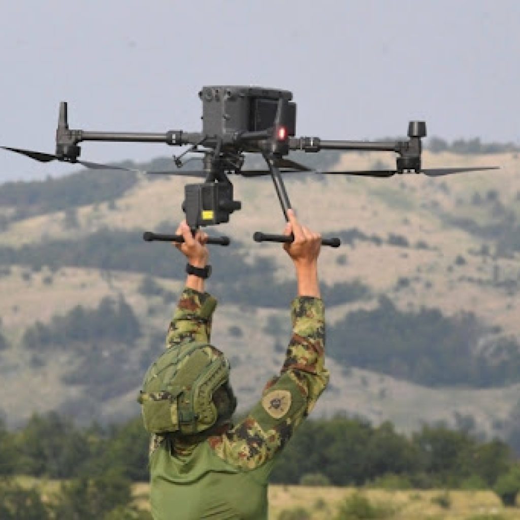 Mediji: Firma registrovana u Srbiji za promet voćem snabdeva Rusiju delovima za rakete i dronove