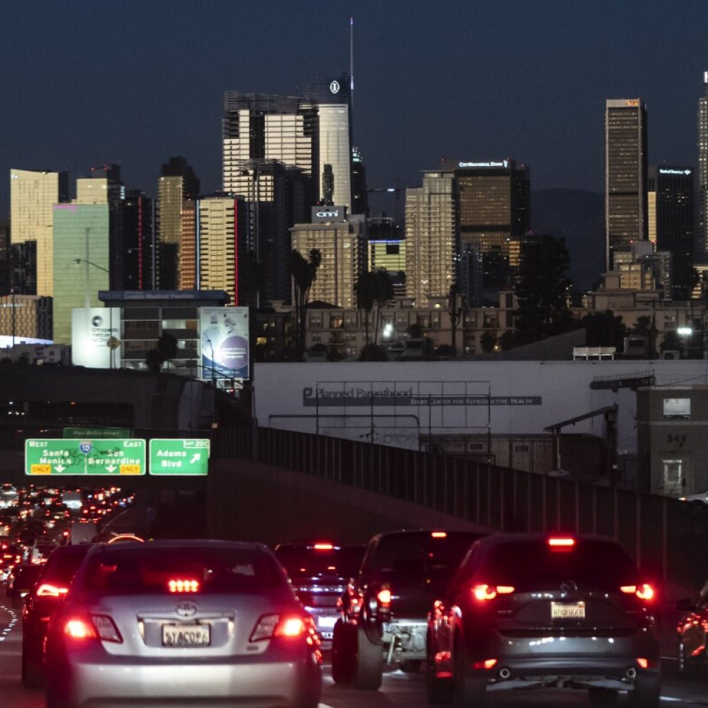 The EPA’s ambitious plan to cut auto emissions to slow climate change runs into skepticism | AP News