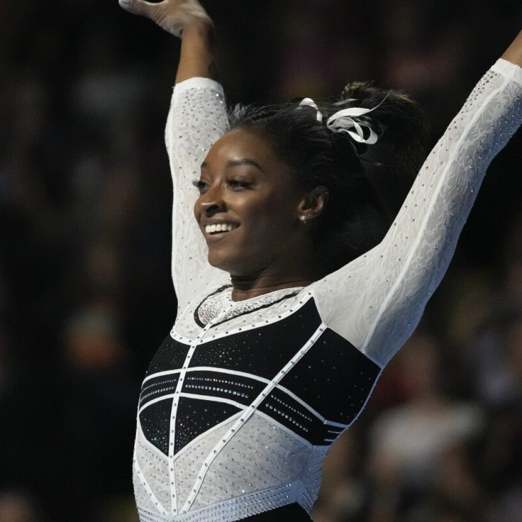 Simone Biles dazzles in her return from a 2-year layoff to dominate the US Classic | AP News