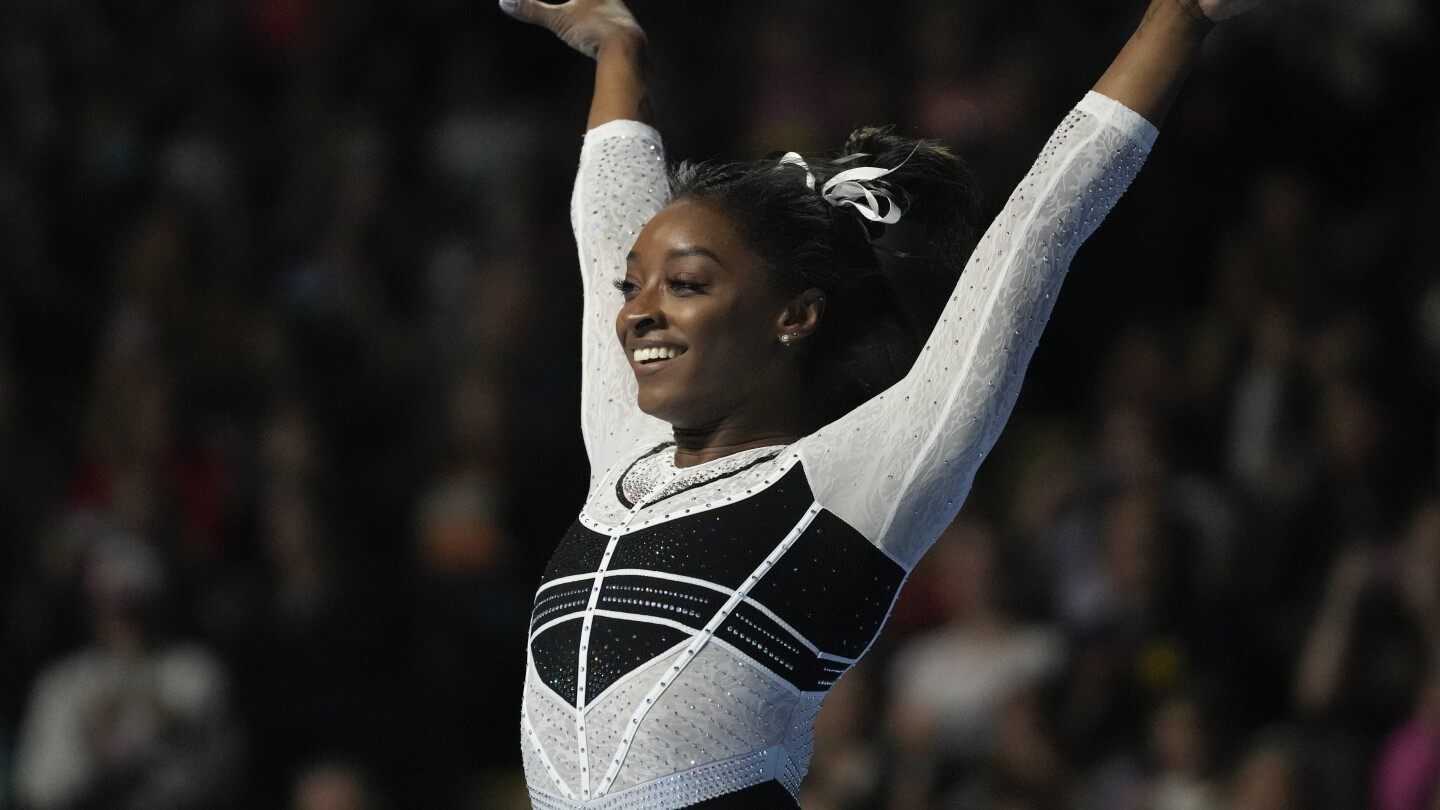Simone Biles dazzles in her return from a 2-year layoff to dominate the US Classic | AP News