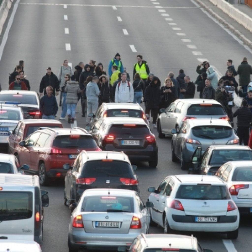 SEOS: Hitno povući pljačkaški zakon, nije poenta u brojnosti već postojanosti protesta