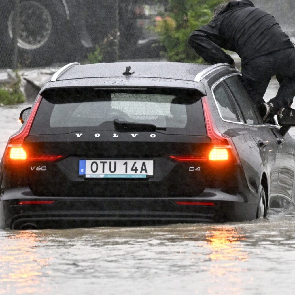 Stormy weather across northern Europe kills at least 1 person, idles ferries and delays flights | AP News