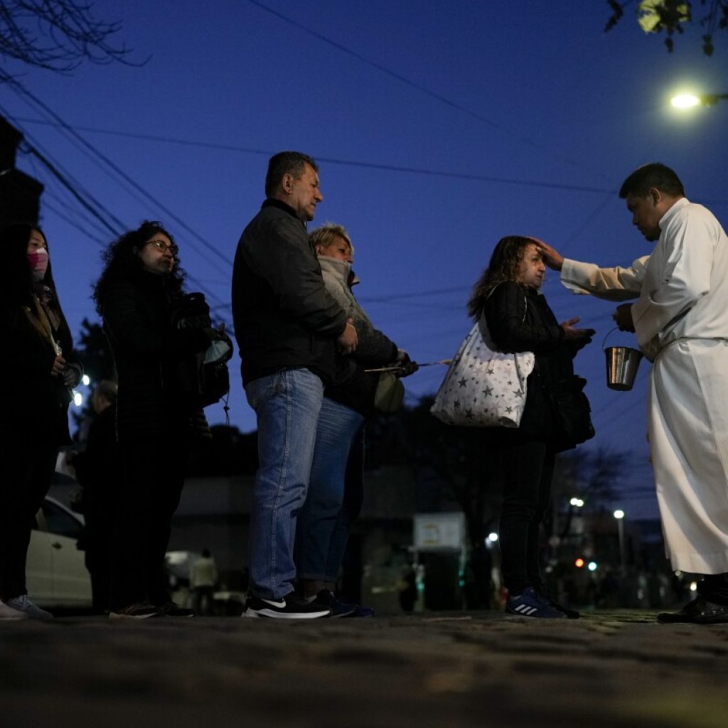 Argentines ask patron saint of work for jobs with elections around the corner | AP News