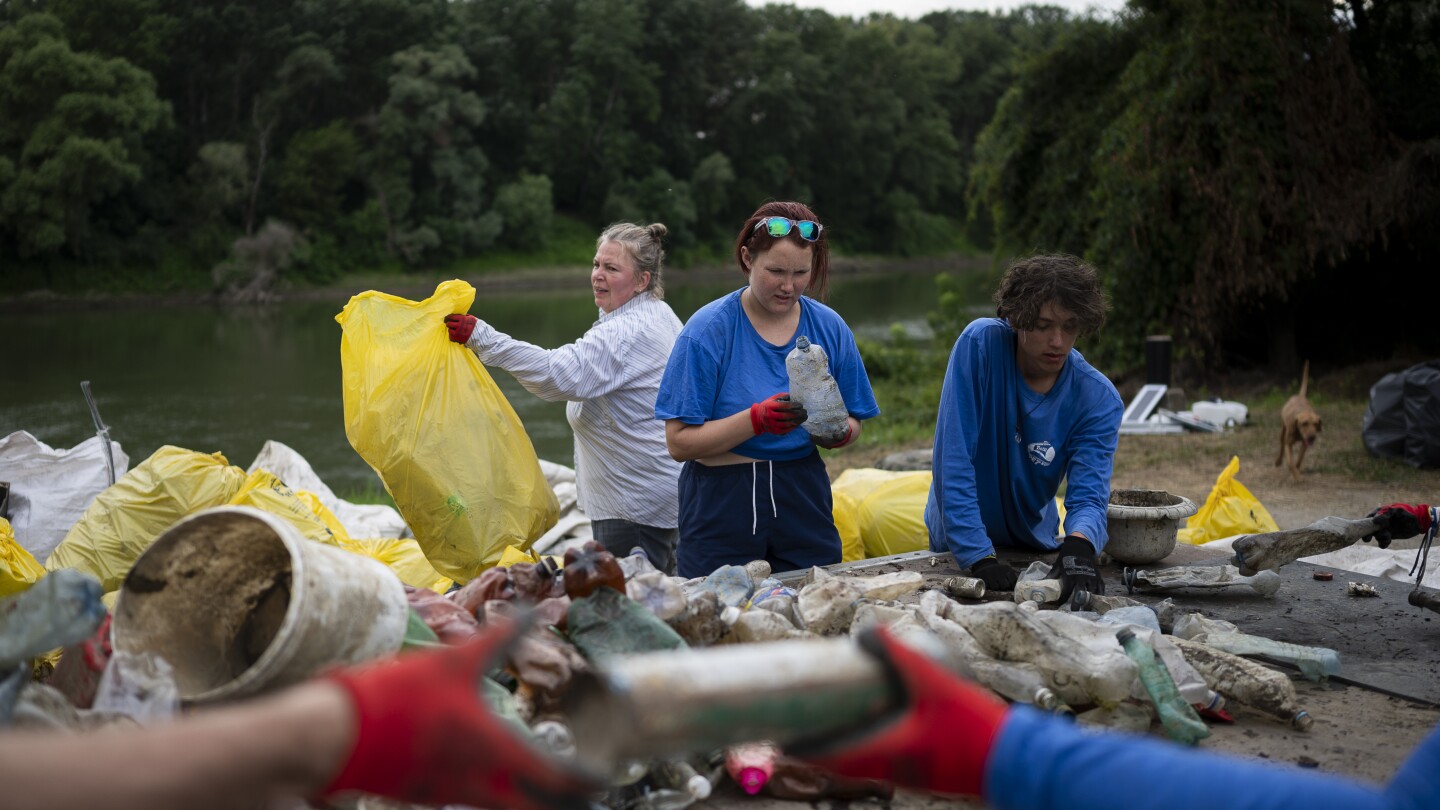 Volunteers head off plastic waste crisis by removing tons of rubbish from Hungarian river | AP News
