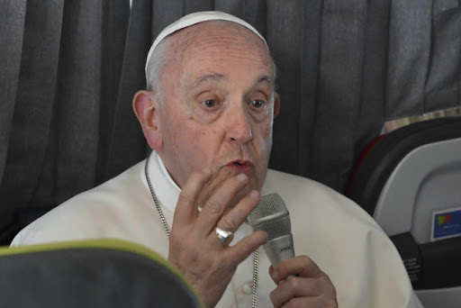 Papa upozorio na potencijalnu opasnost veštačke inteligencije