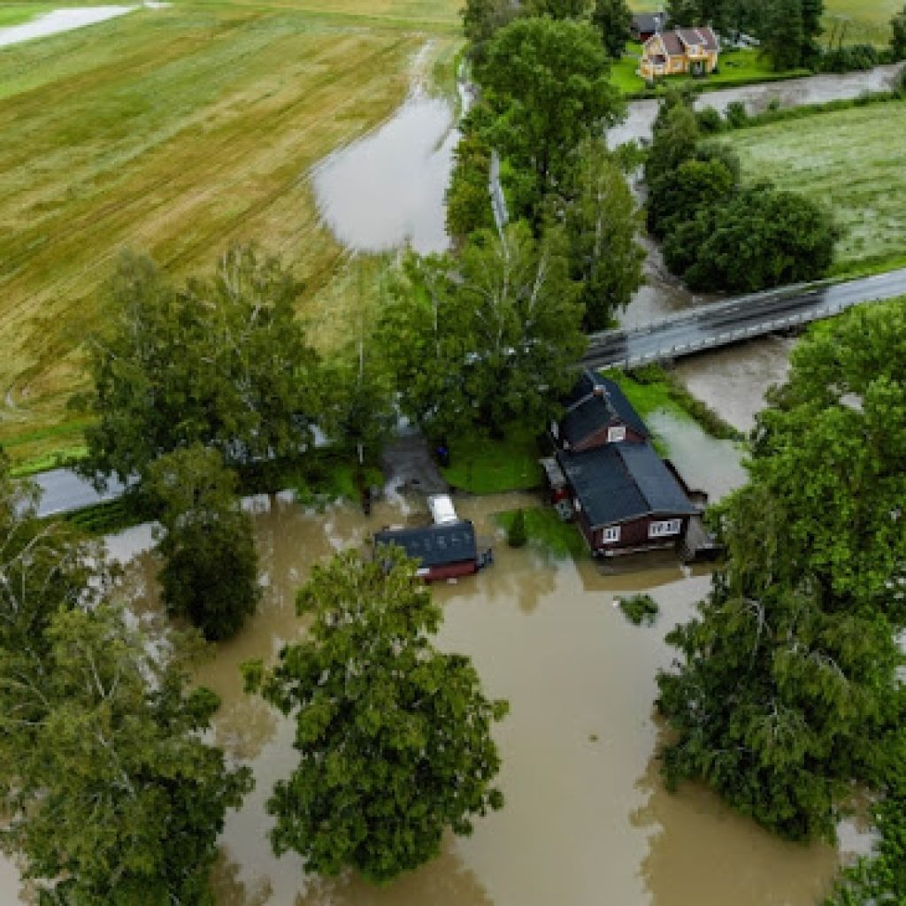 Sever Evrope pogodila oluja, vlasti upozoravaju na obilne padavine