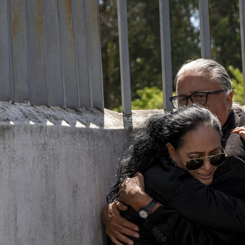 Ecuador arrests 6 Colombians in slaying of presidential candidate as violence weighs on nation | AP News