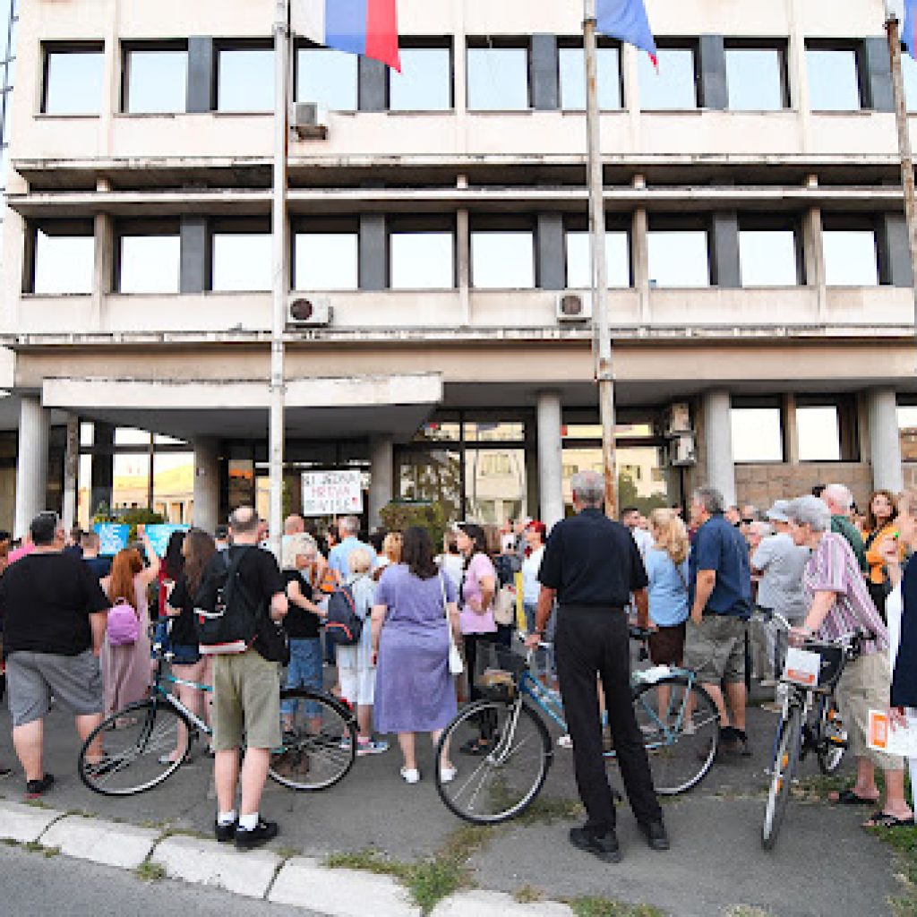 Protest u Novom Sadu: Solidarnost sa građanima Bačke Palanke i protestom protiv Novog Sada na vodi