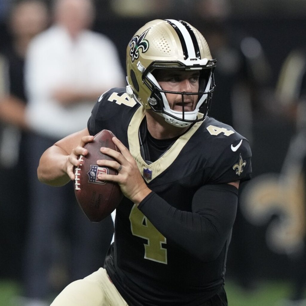 Derek Carr throws a TD pass in his Saints debut, a 26-24 preseason win over the Chiefs | AP News