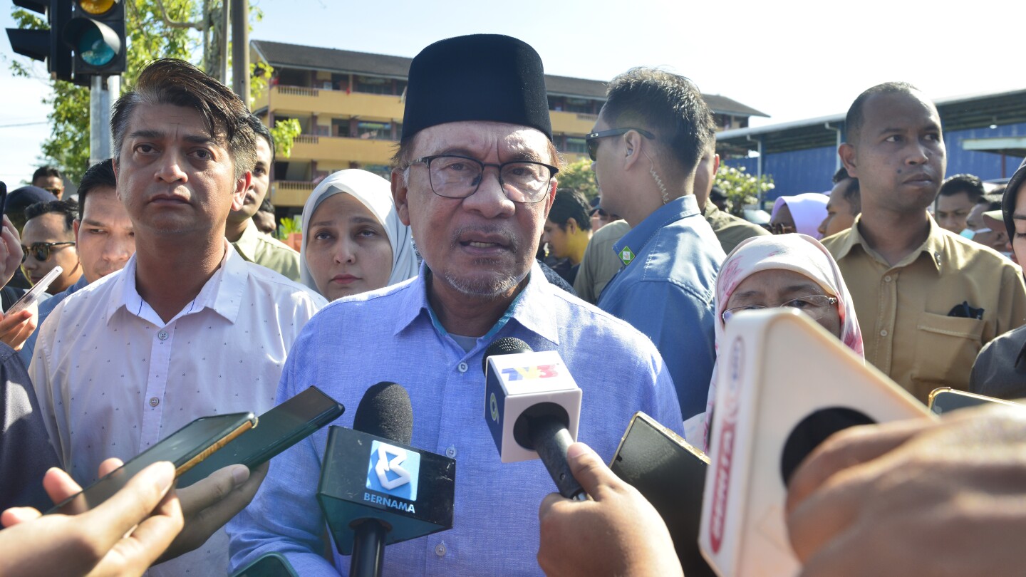 After checkered results in state polls, Malaysian leader Anwar needs to unite polarized nation | AP News