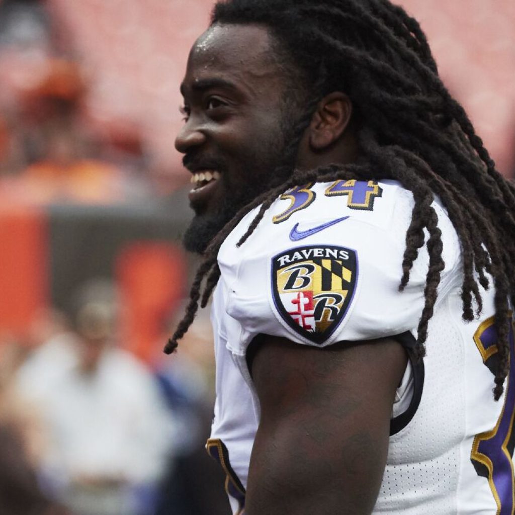 Former NFL running back Alex Collins killed in motorcycle crash at age 28 | AP News