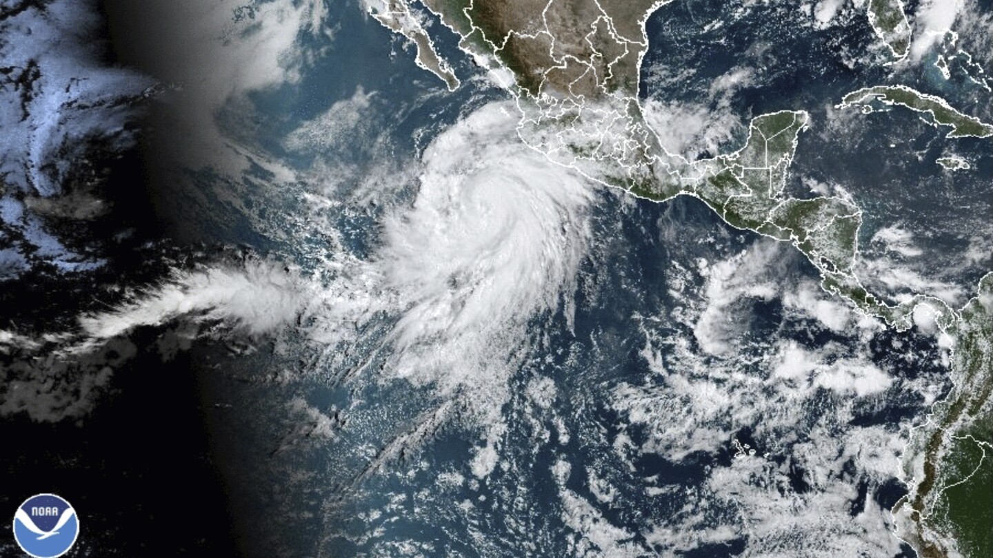 Hilary grows into major hurricane in Pacific off Mexico and could bring heavy rain to US Southwest | AP News