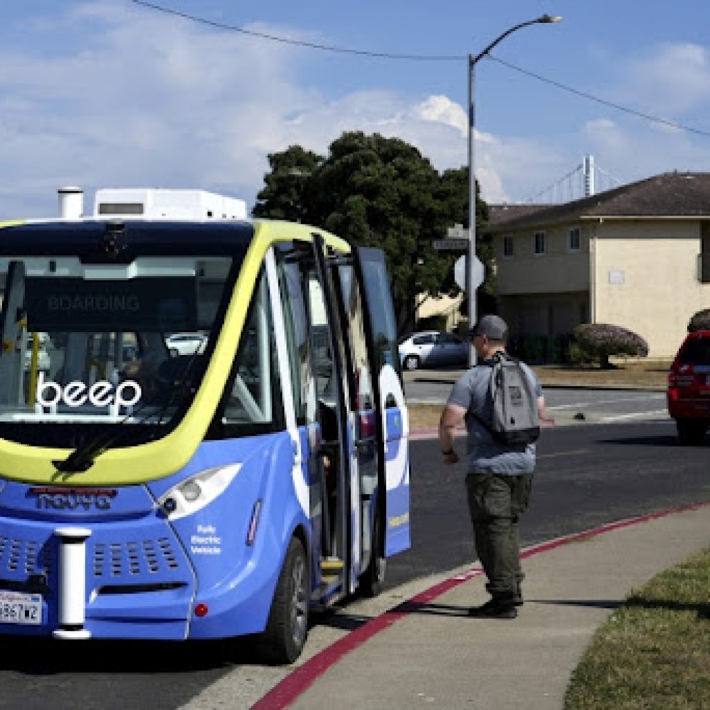San Francisko dobio minibuse bez vozača posle proširenja usluge ‘robotaksija’