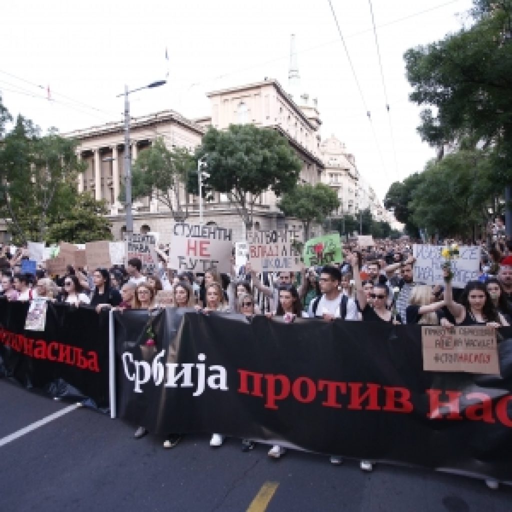 Protest ‘Srbija protiv nasilja’ u Begradu: Tema posveta, učesnici pristižu, blokiran saobraćaj