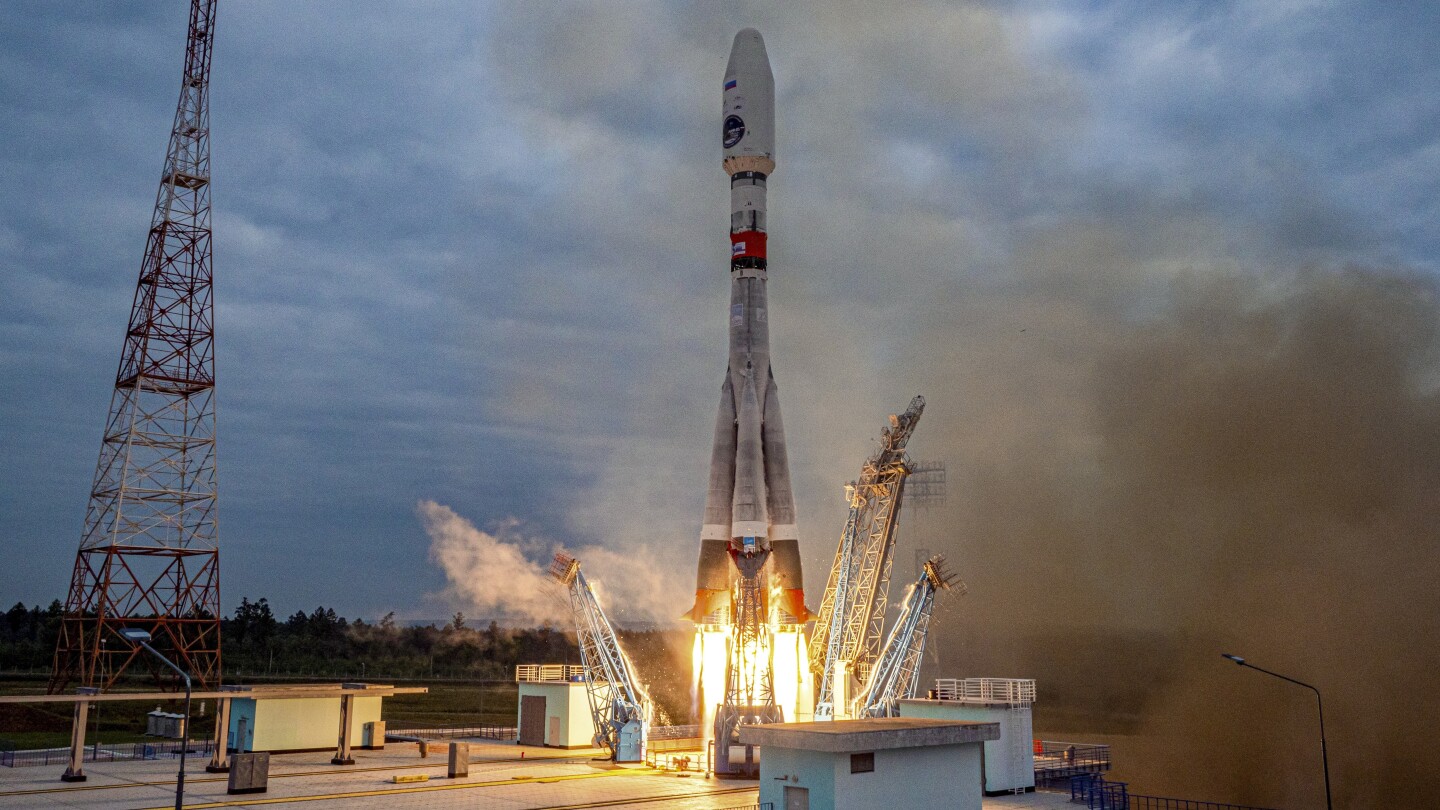 Russia’s Luna-25 spacecraft suffers technical glitch in pre-landing maneuver | AP News