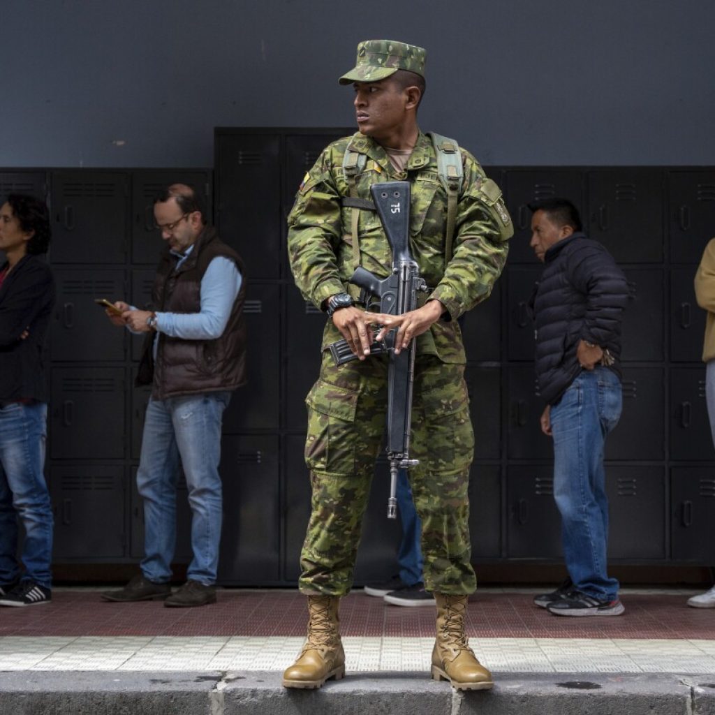 Ecuadorians are choosing a new president amid increasing violence that may scare away voters | AP News