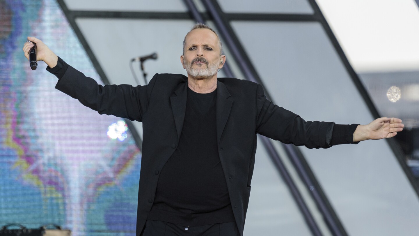 Spanish singer Miguel Bosé robbed, bound along with children at Mexico City house | AP News