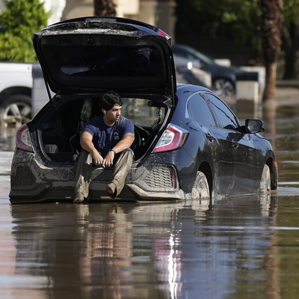 As Tropical Storm Hilary shrinks, desert and mountain towns dig themselves out of the mud | AP News