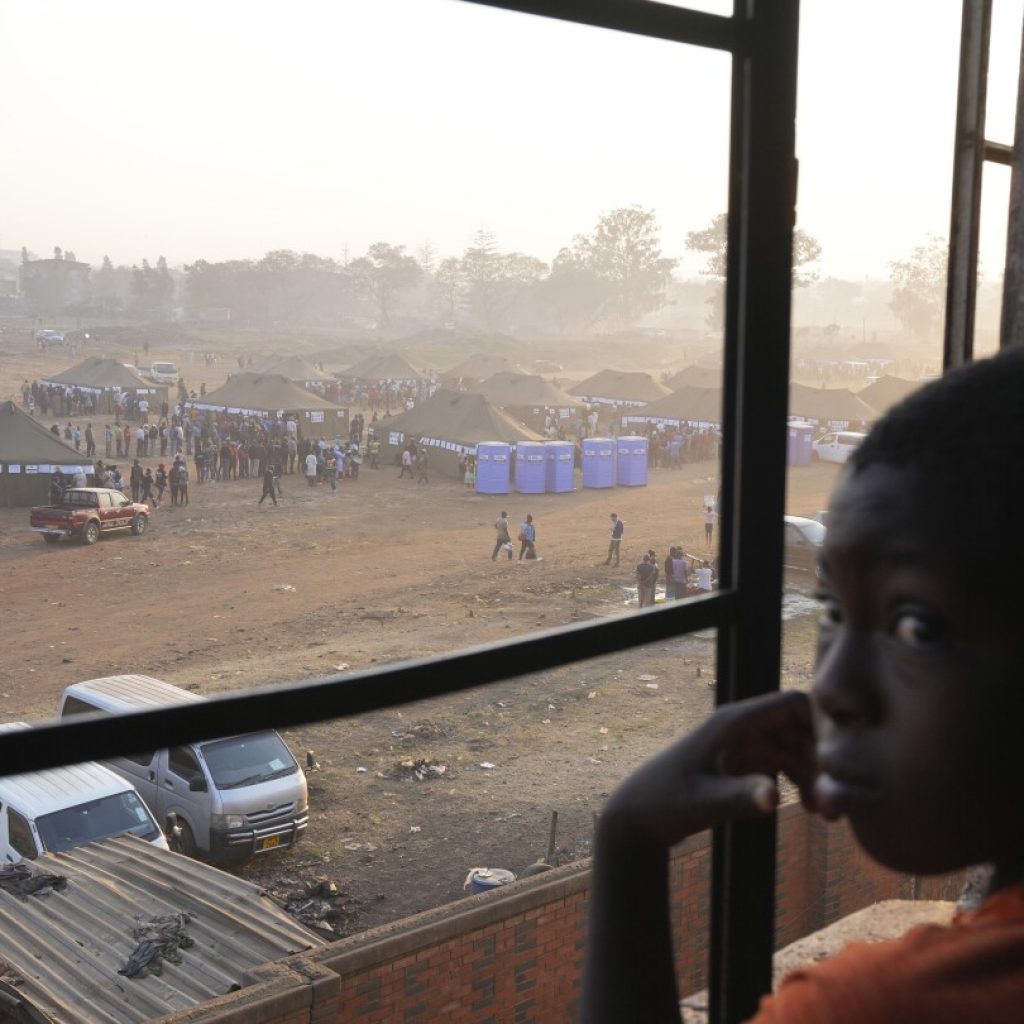 Zimbabwe’s election extends to a second day after long ballot delays. Some slept at polling stations | AP News