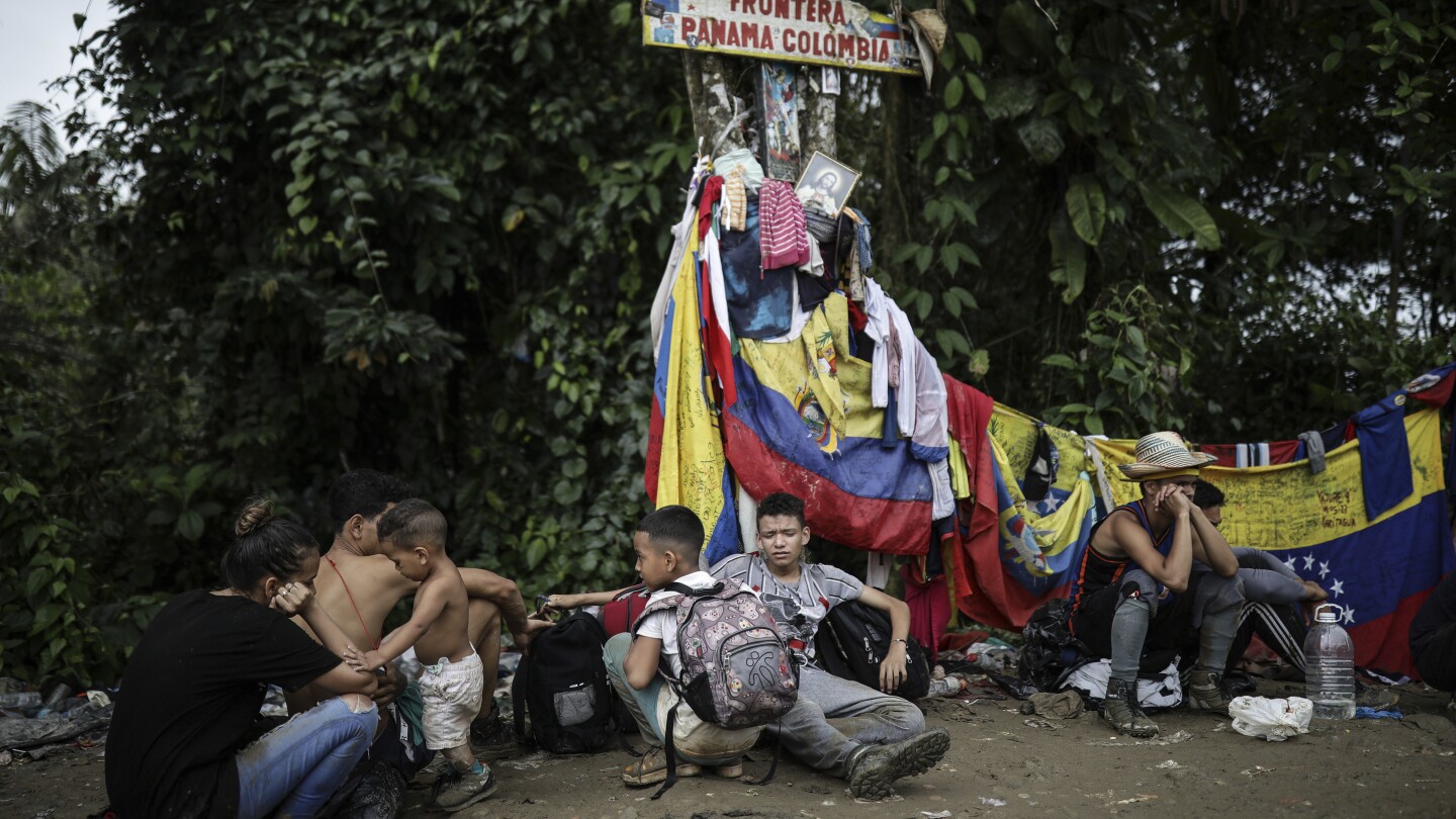 Panama eyes new measures as flow of migrants through Darien Gap hits 300,000 so far this year | AP News