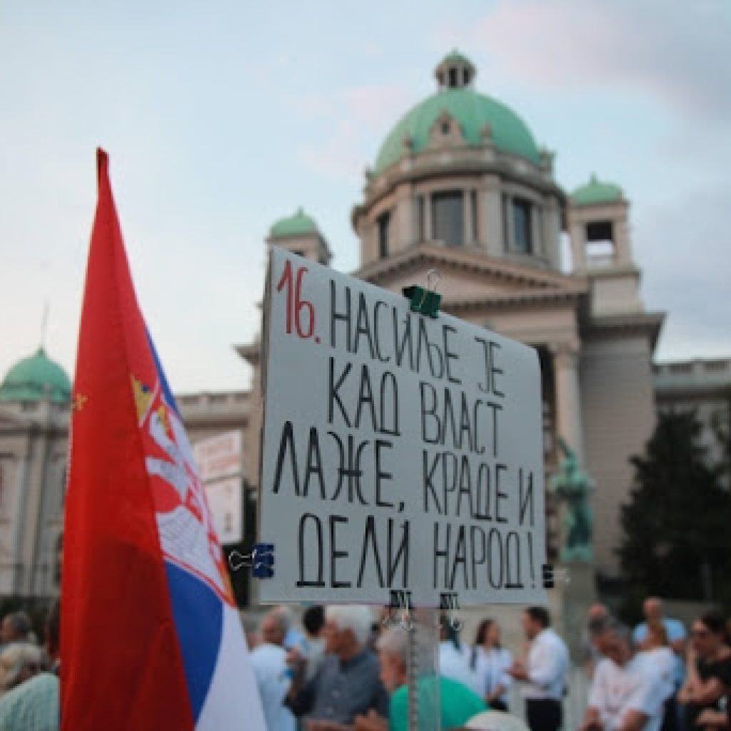 Blokiran saobraćaj ispred Skupštine uoči početka protesta ‘Srbija protiv nasilja’