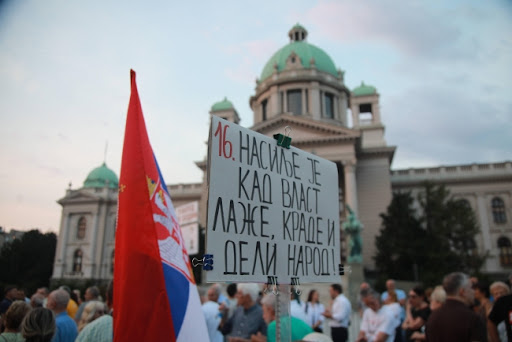 Blokiran saobraćaj ispred Skupštine uoči početka protesta ‘Srbija protiv nasilja’