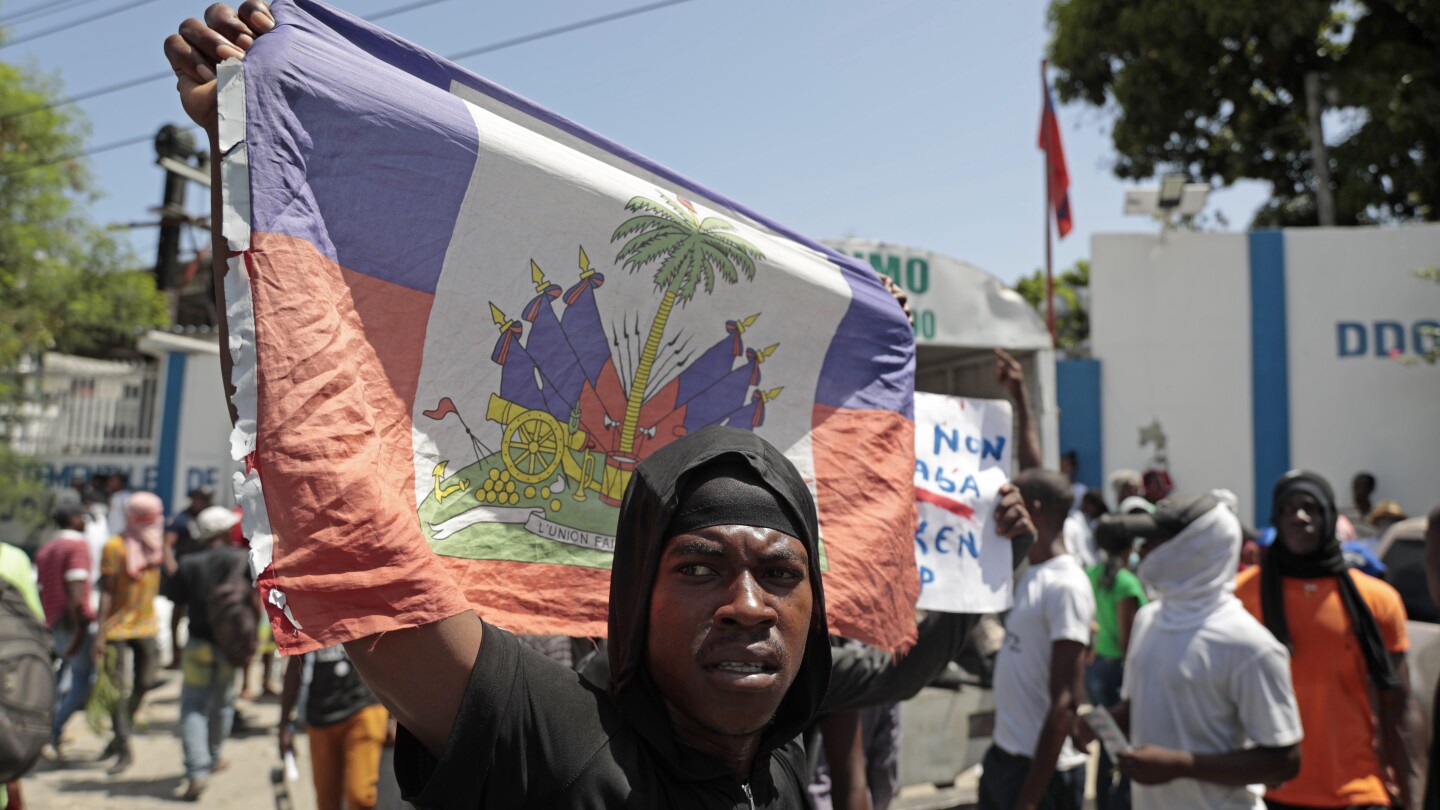 A gang in Haiti opens fire on a crowd of parishioners trying to rid the community of criminals | AP News