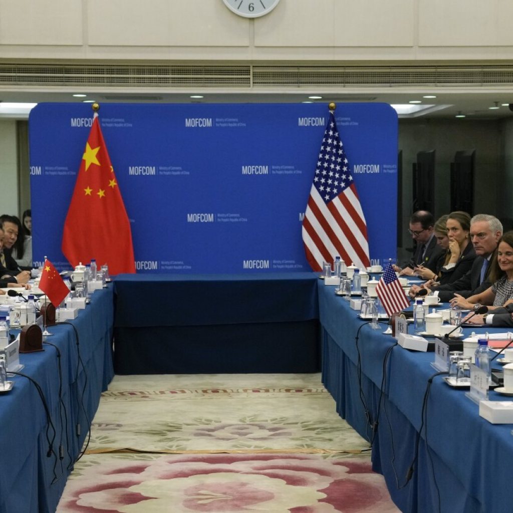 Top US and Chinese commerce officials express support for better trade conditions | AP News