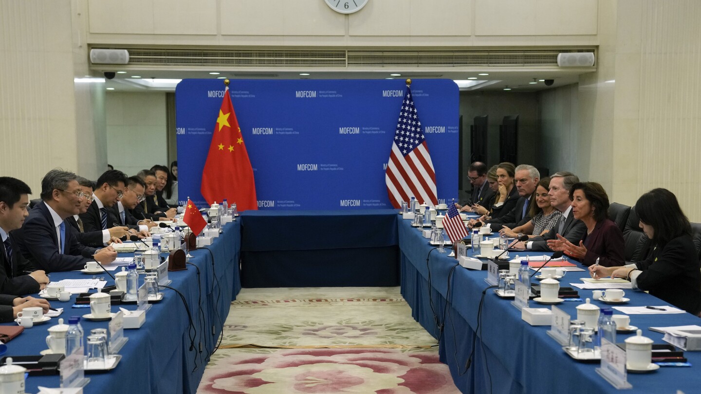 Top US and Chinese commerce officials express support for better trade conditions | AP News