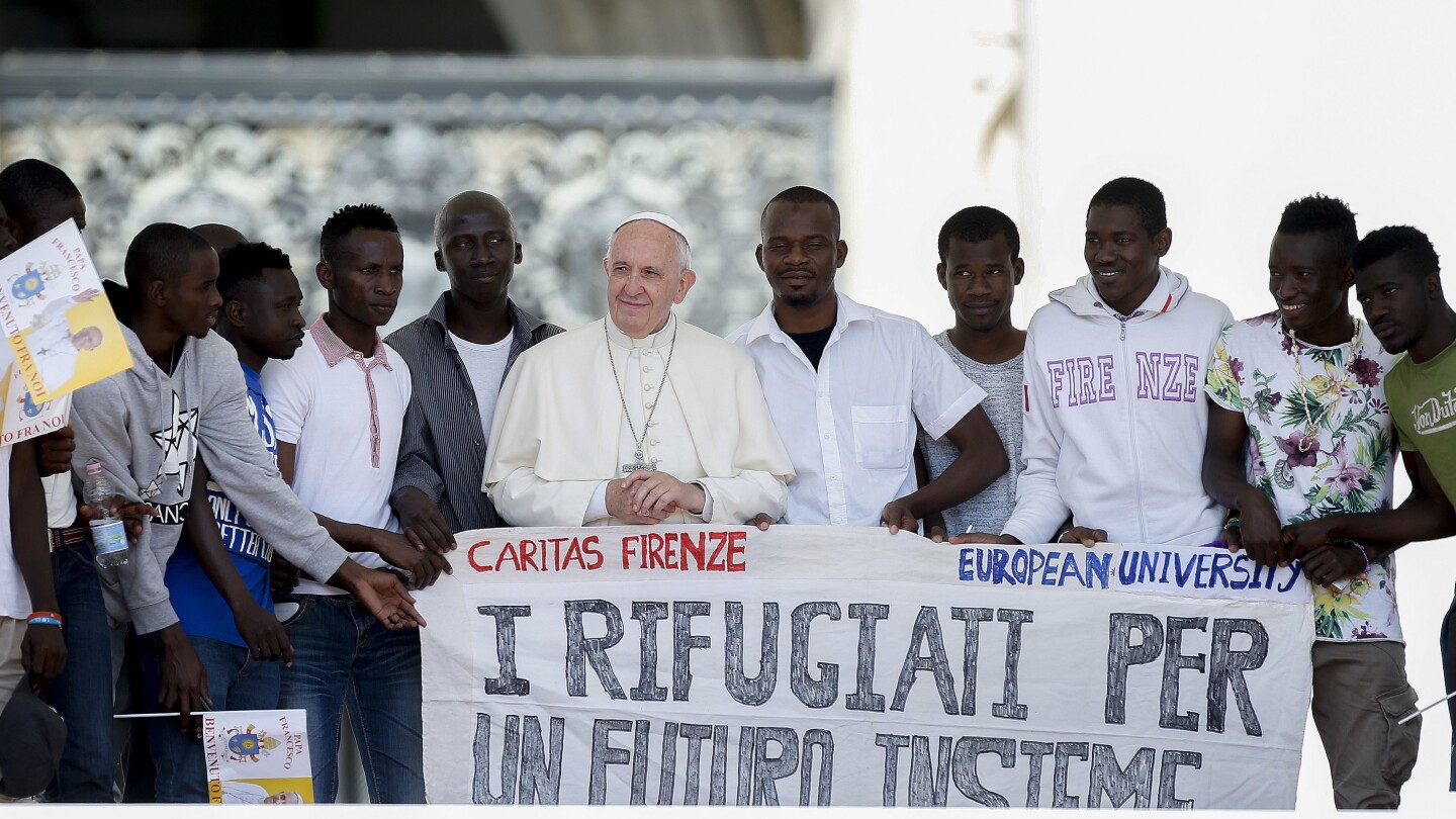 Pope Francis visits Marseille as anti-migrant views grow in Europe with talk of fences and blockades | AP News