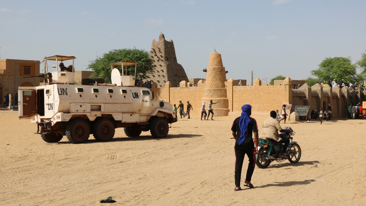 Mali’s junta struggles to fight growing violence in a northern region as UN peacekeepers withdraw | AP News