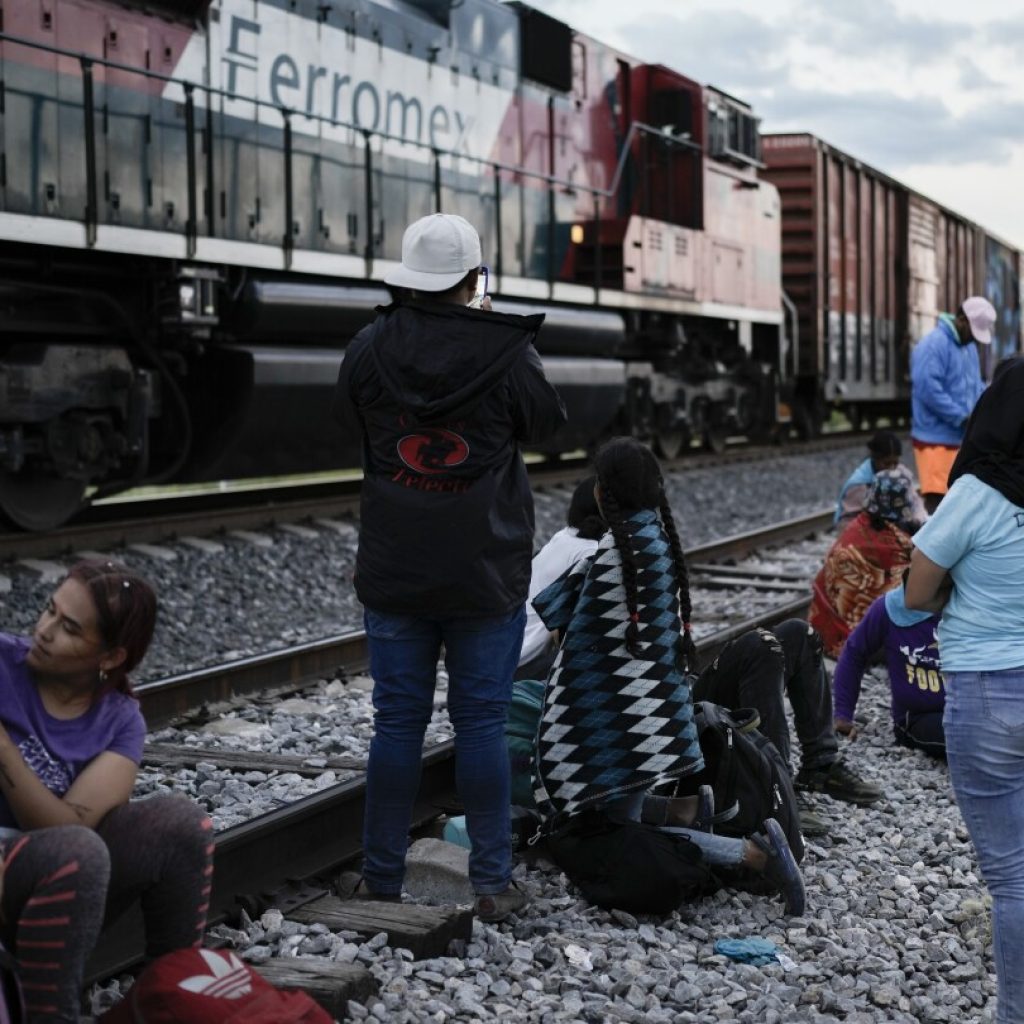 Mexico pledges to set up checkpoints to ‘dissuade’ migrants from hopping freight trains to US border | AP News