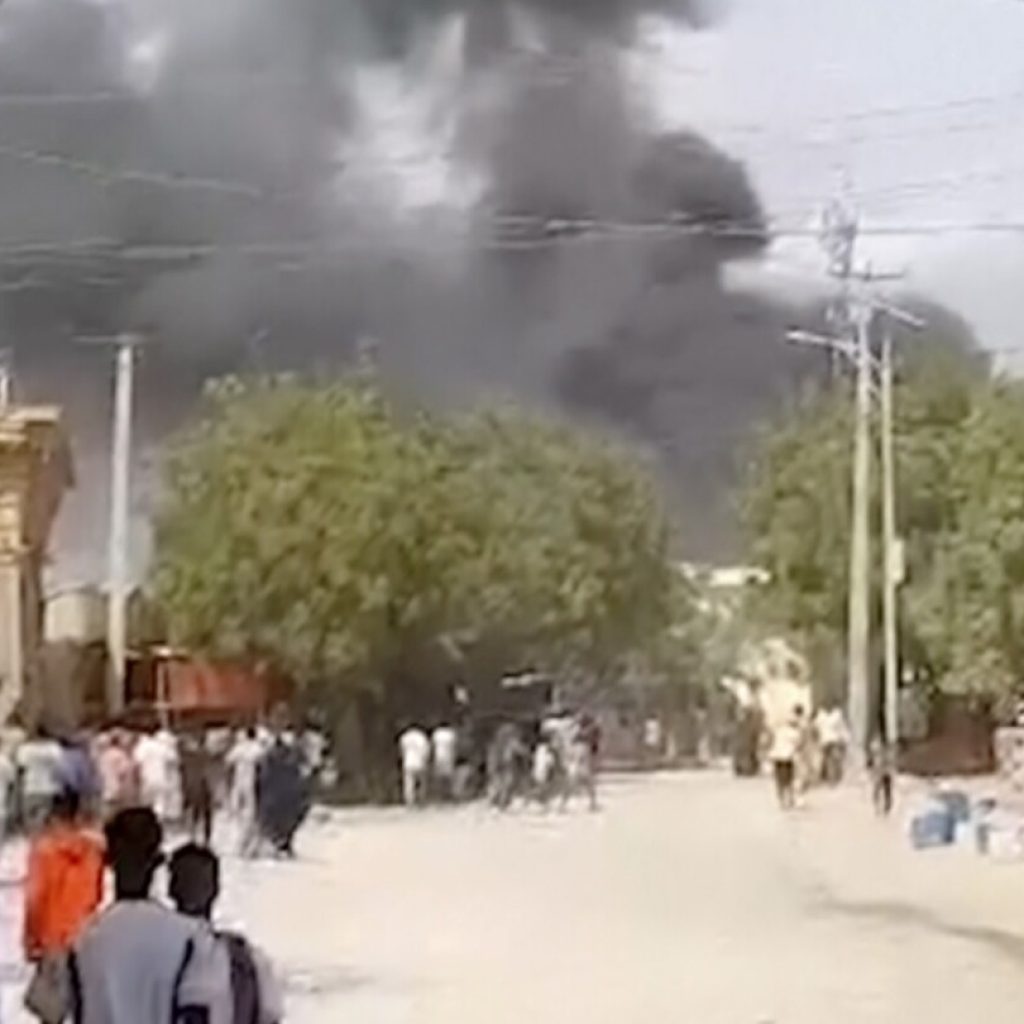 A bombing at a checkpoint in Somalia killed at least 15 people, authorities say | AP News