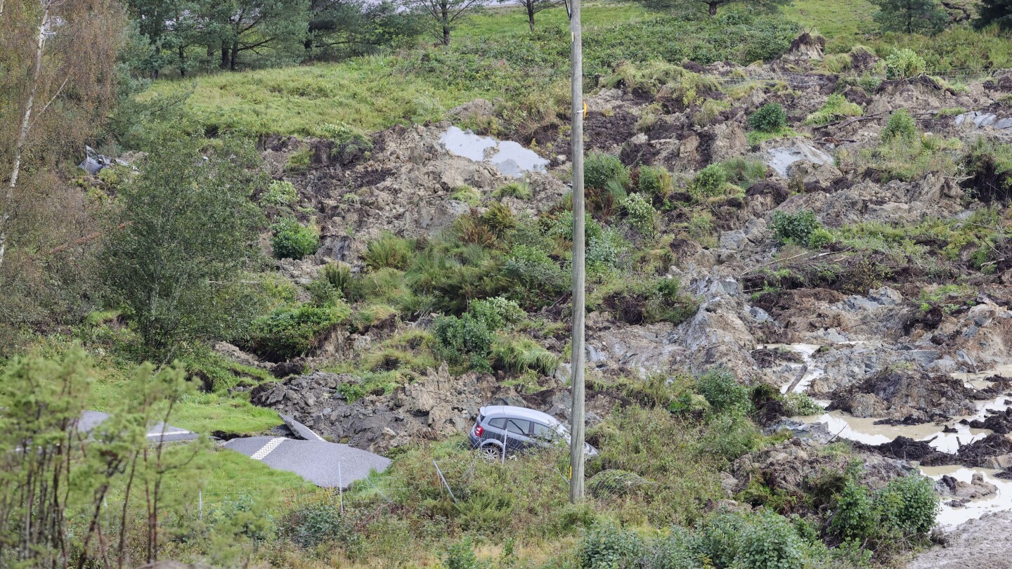 A landslide in Sweden causes a huge sinkhole on a highway and 3 are injured when cars crash | AP News