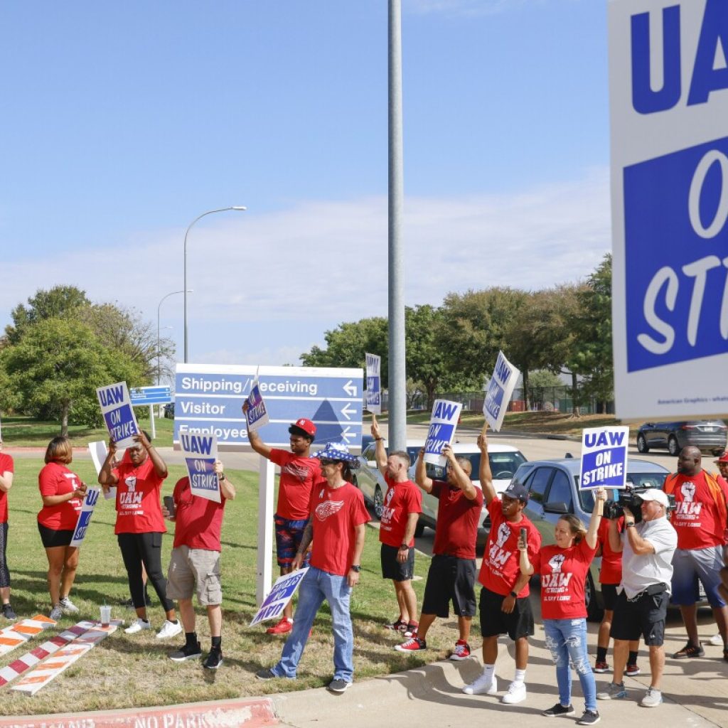 Auto workers still have room to expand their strike against car makers. But they also face risks | AP News