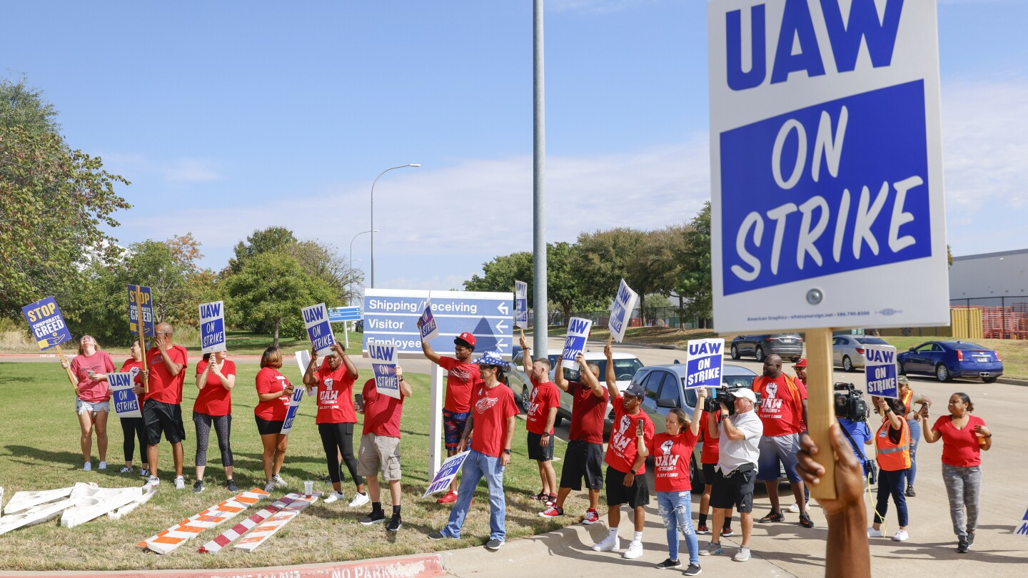 Auto workers still have room to expand their strike against car makers. But they also face risks | AP News