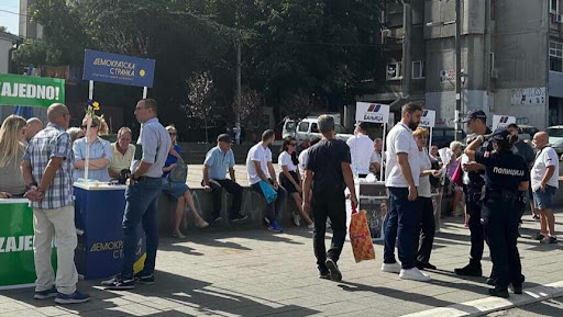 SNS Beograd: Neopravdane optužbe opozicije, njihova aktivistkinja je napala našu