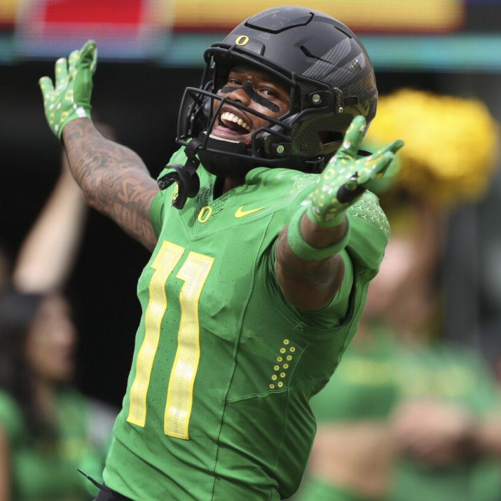 Bo Nix, No. 10 Oregon slam brakes on Coach Prime’s ‘Cinderella story’ with a 42-6 rout of Colorado | AP News